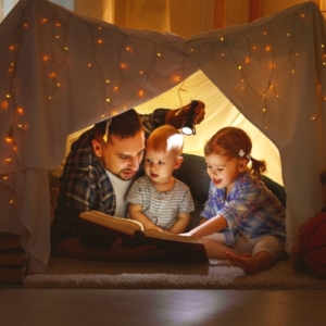 Dad reading to his two kids